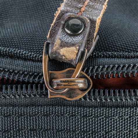 repair bag zipper near me.